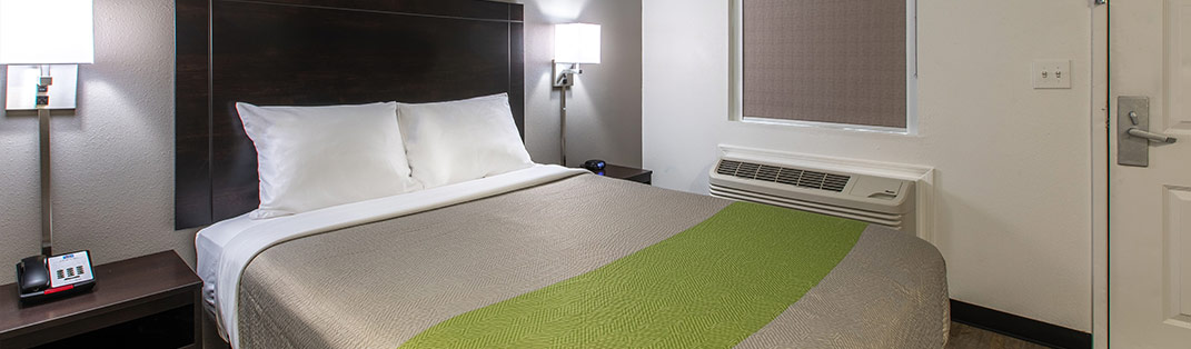 Studio 6 Greenville I-85 Near Downtown Guest Rooms